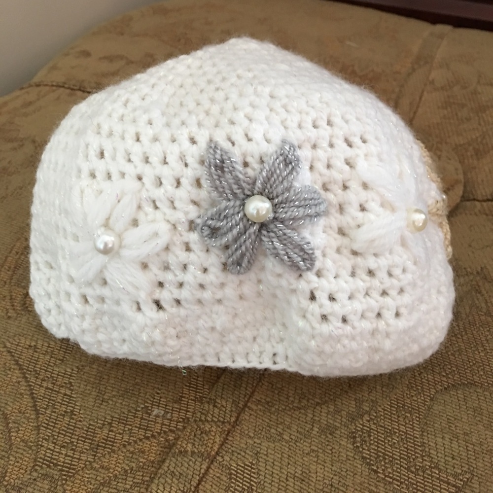 Girls beret. Hand knitted. NWOT